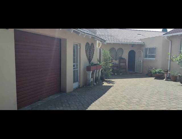 4 BEDROOM HOUSE FOR SALE IN STRUBENSVALLEI